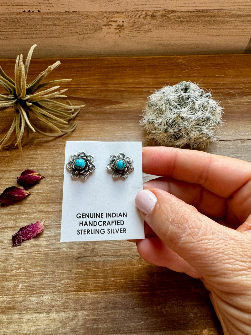 flower Stud earrings with turquoise