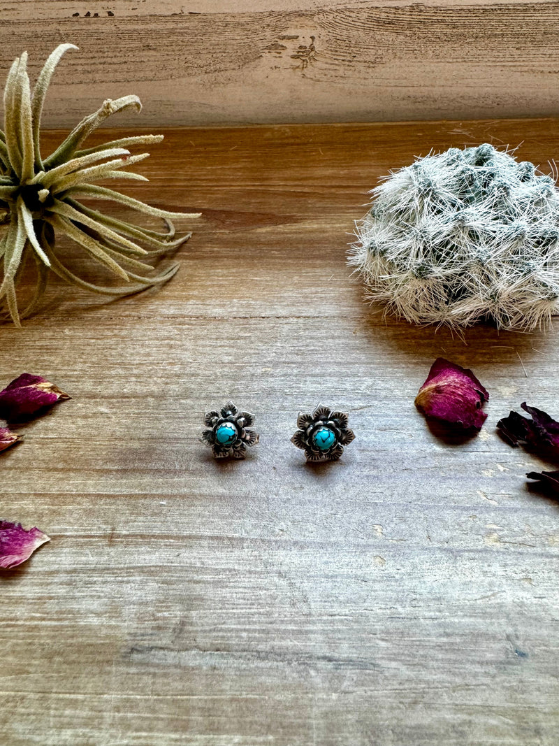 flower Stud earrings with turquoise